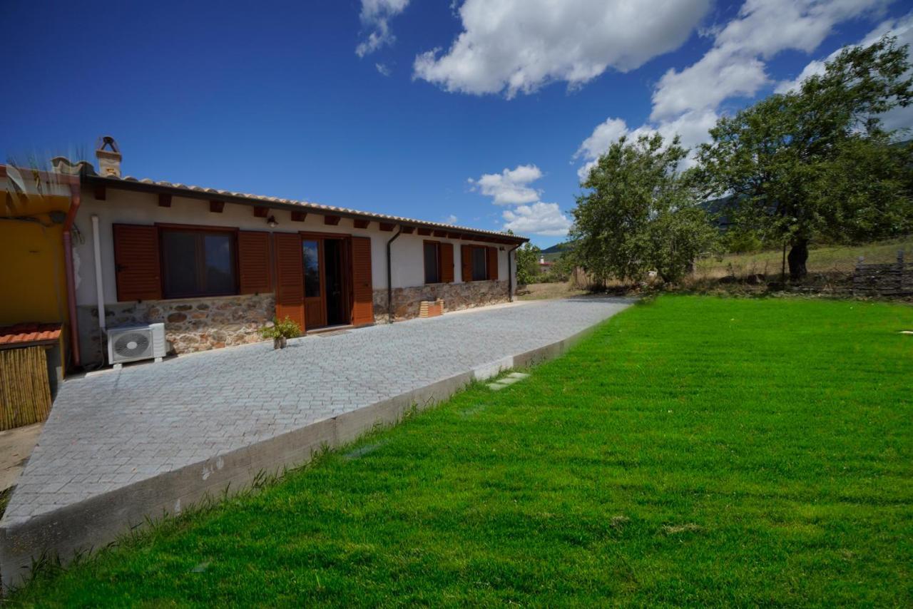 Apartamento L'Oliveto Nuxis Exterior foto